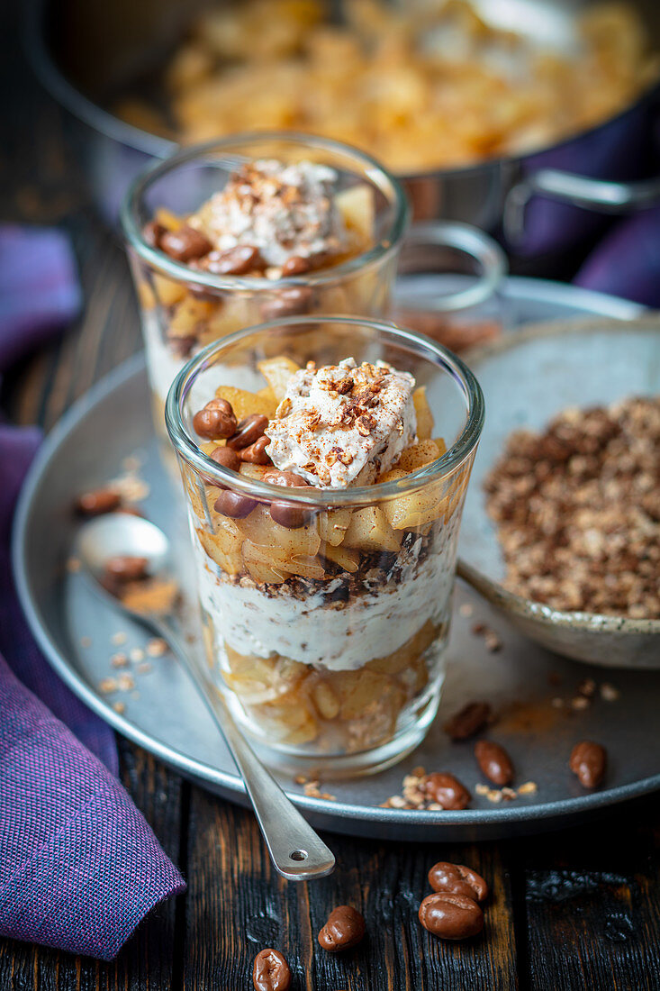 Skyr dessert with apples and cinnamon