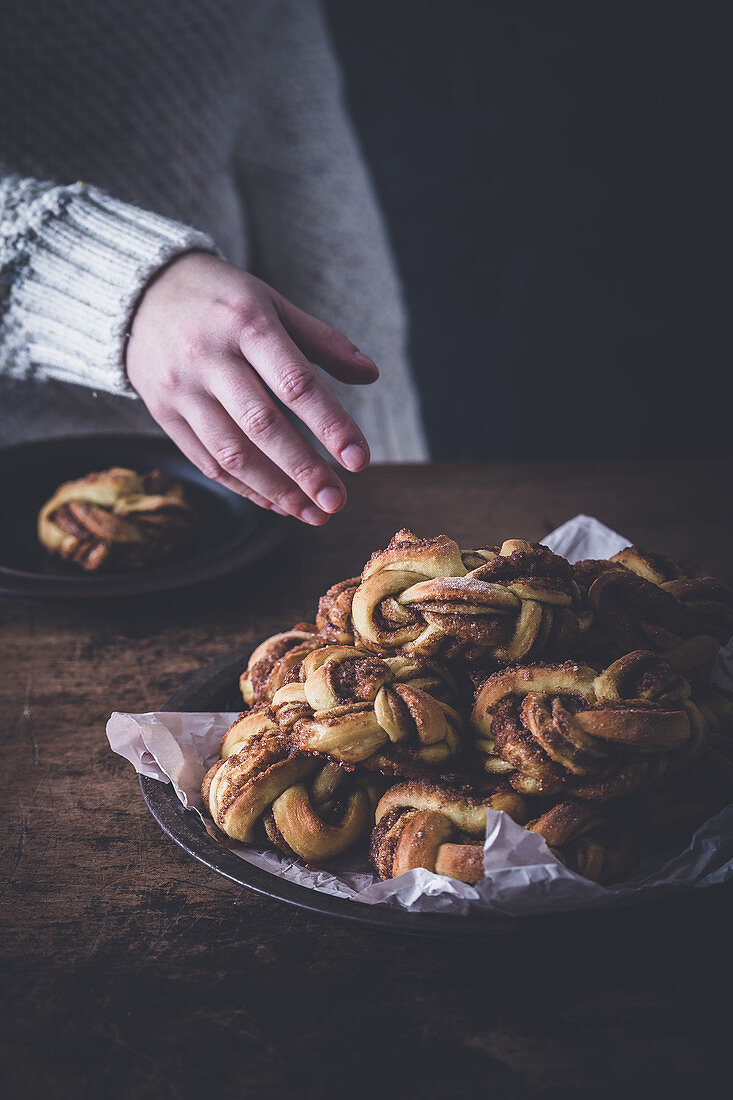 Zimtschnecken (Cinnamon Buns)