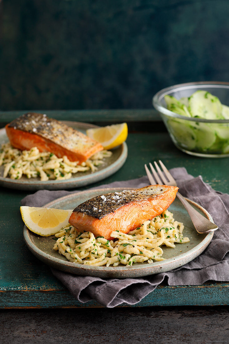 Lachsfilet mit Kartoffelspätzle