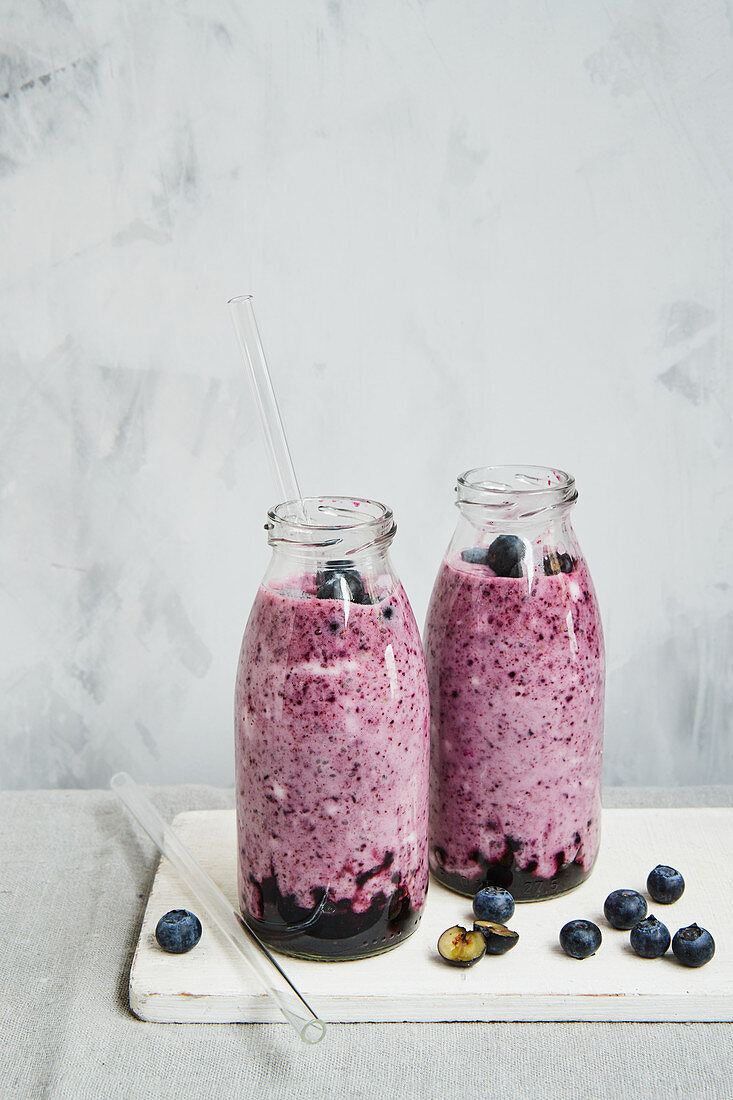 Blueberry spirulina smoothies with pear and almond milk
