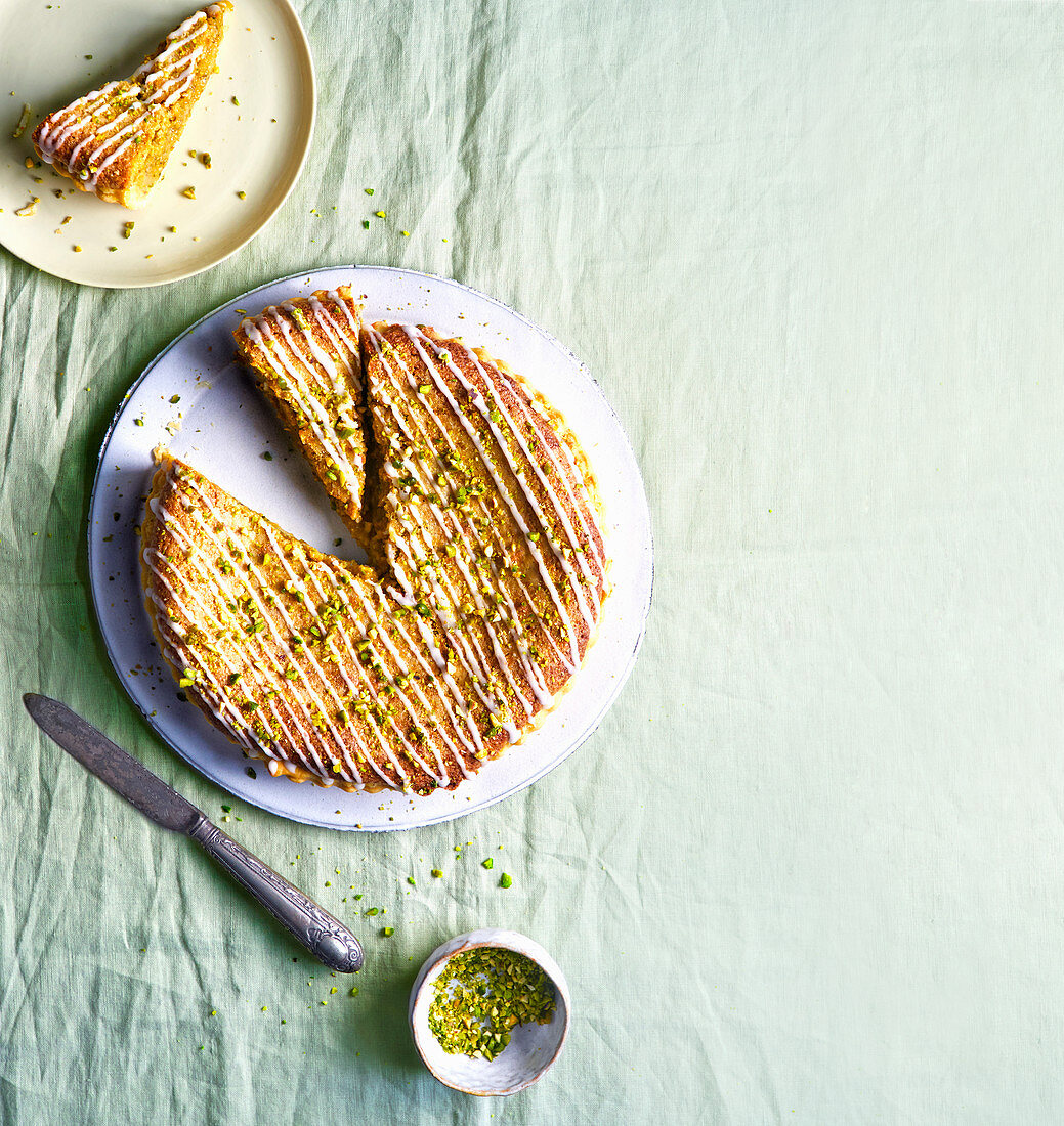 Bakewell-Torte mit Zitrone und Pistazien