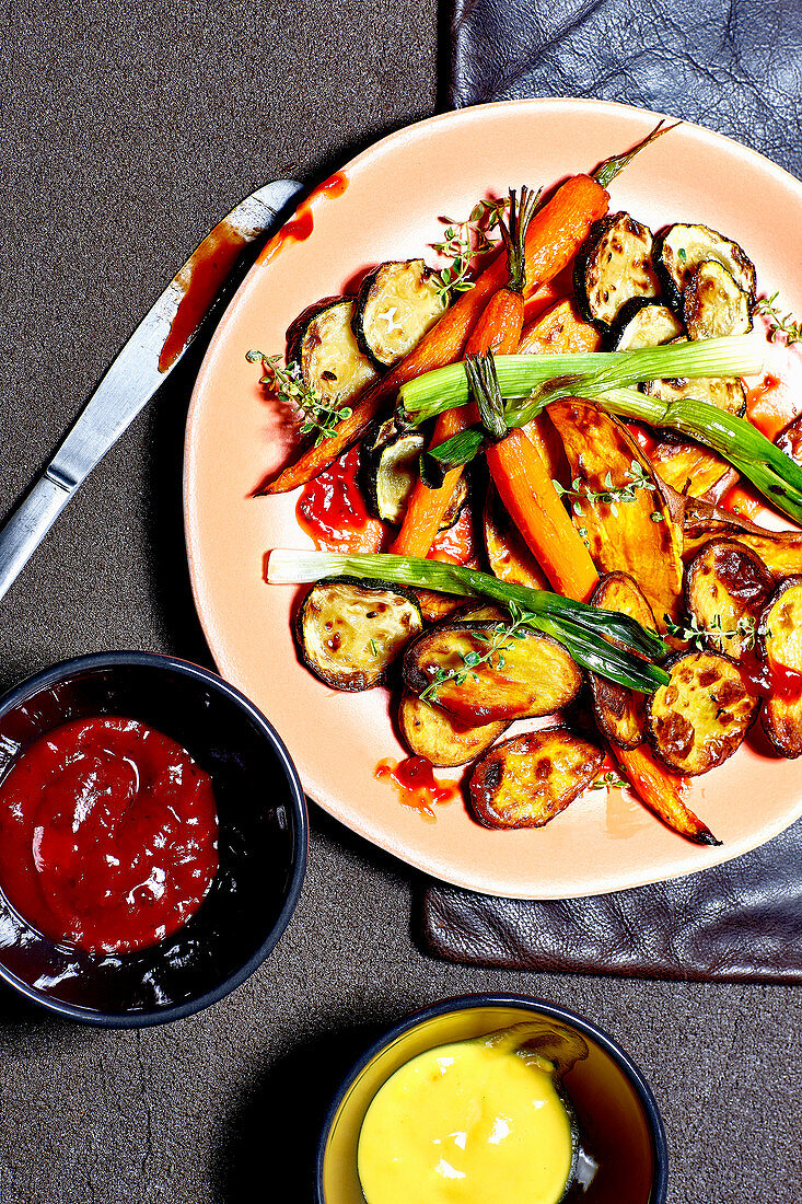 Fried vegetables with ketchup and saffron mayonnaise