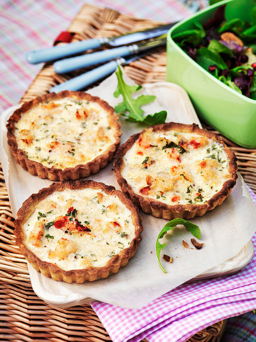 Krabbentörtchen und Salat fürs Picknick