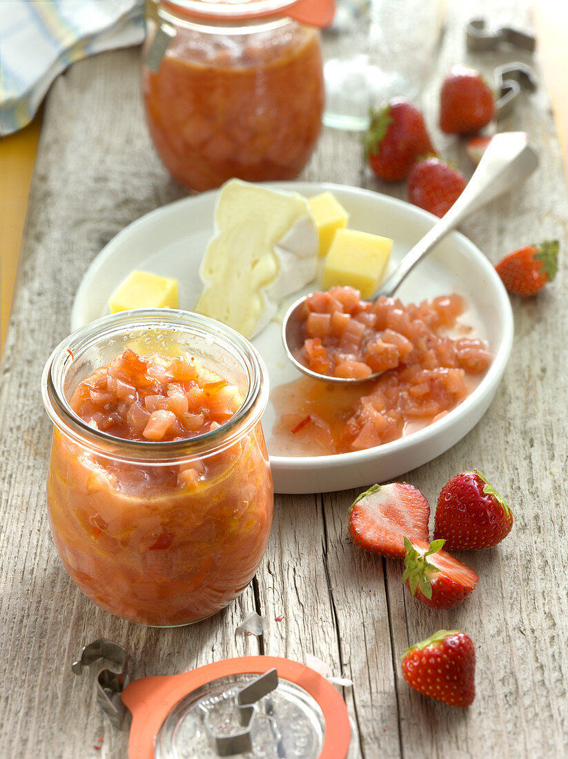 Spargel-Erdbeer-Chutney aus dem Glas