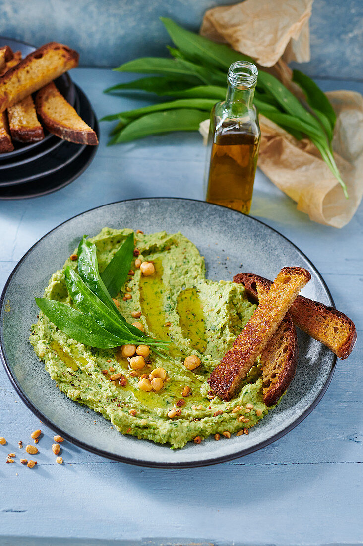 Wild garlic hummus