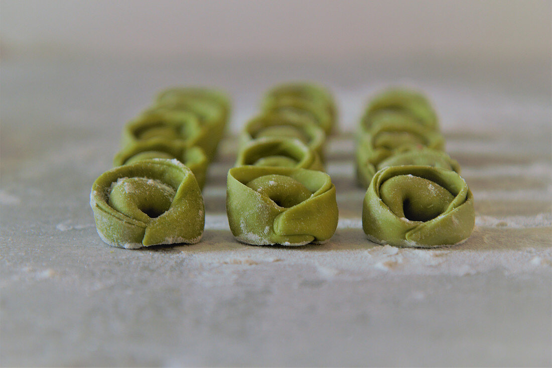 Frische grüne Cappelletti