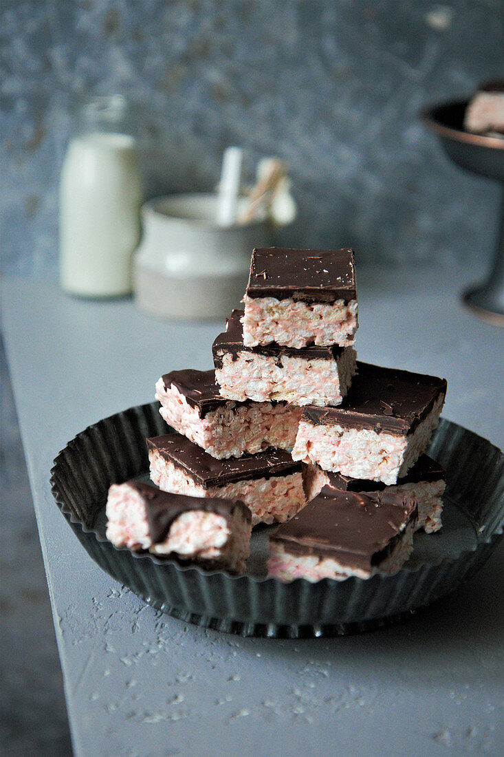 Marshmallow rice bars with chocolate icing