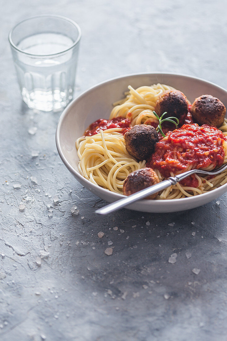 Spaghetti with tomato sauce and vegan tofu meatballs