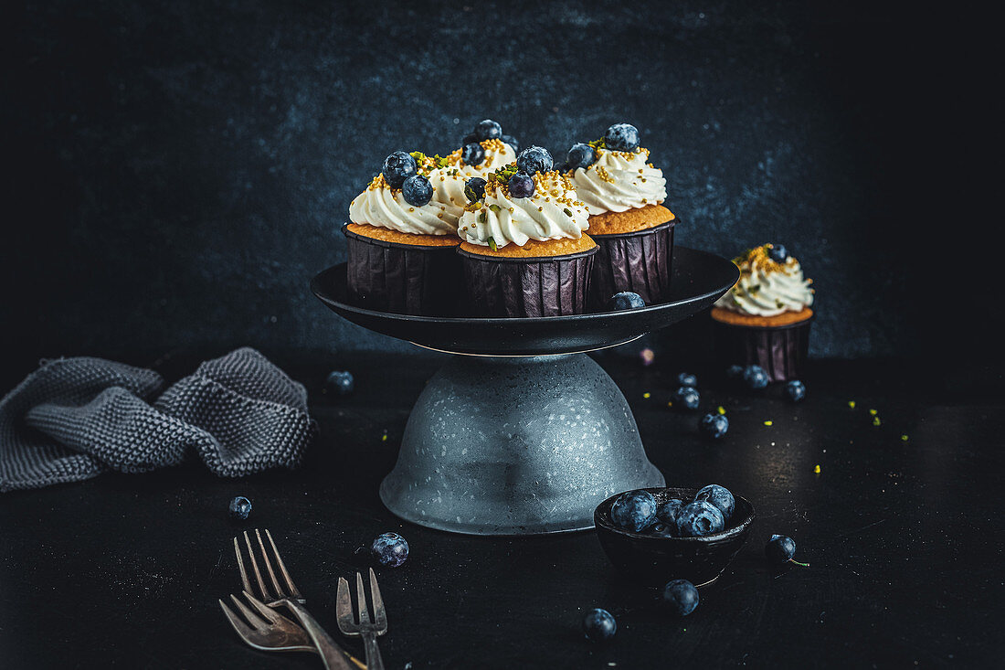 Vanilla cupcakes with blueberries