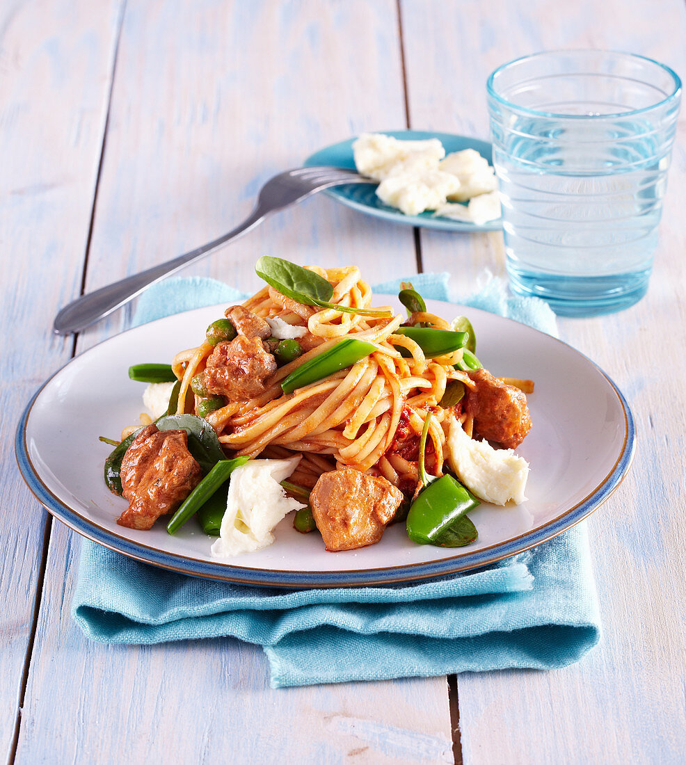 Linguine mit Hühnchen und Mozzarella