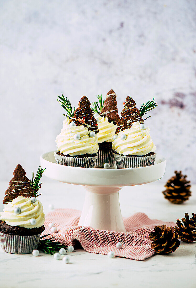 Weihnachtliche Schokoladen-Cupcakes
