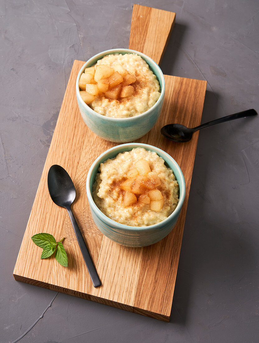 Barley rice pudding with boiled quince and cinnamon sugar (vegan)