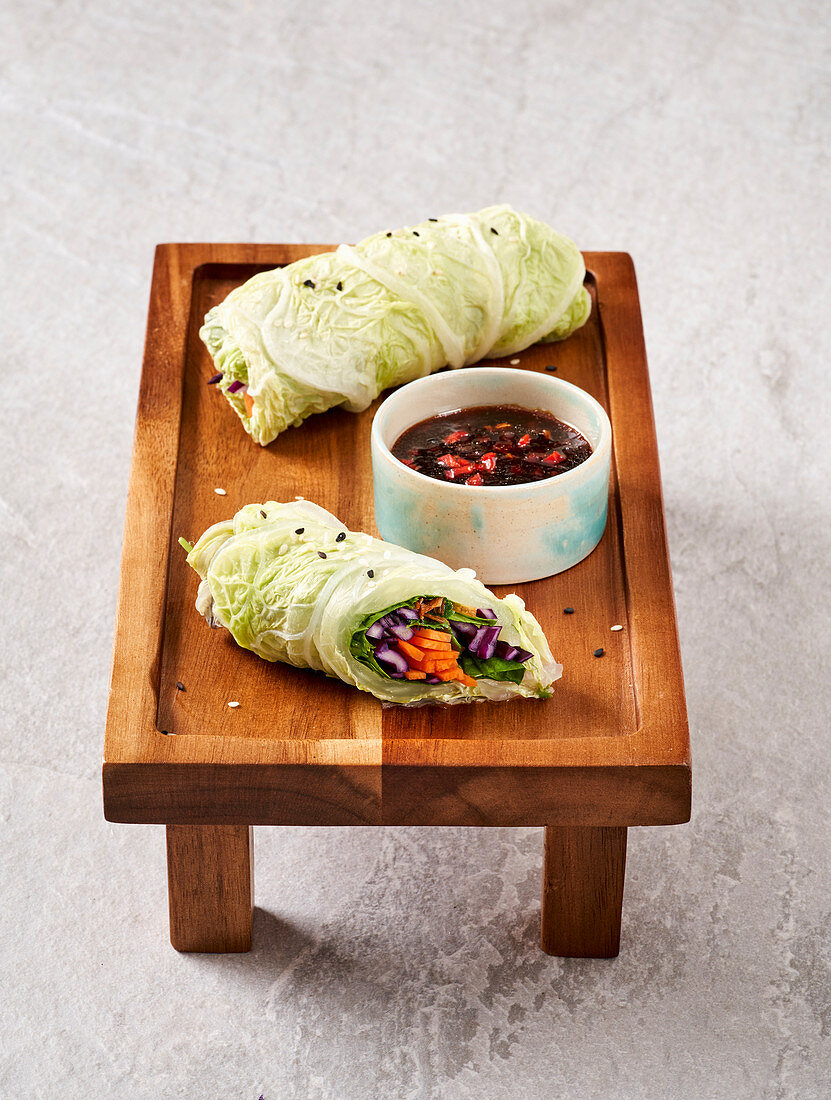 Autumn rolls in Chinese cabbage leaves (vegan)