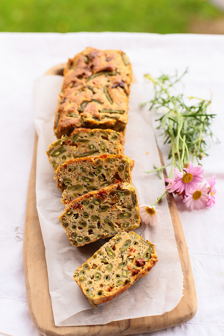 Plumcake with green beans and dried tomatoes