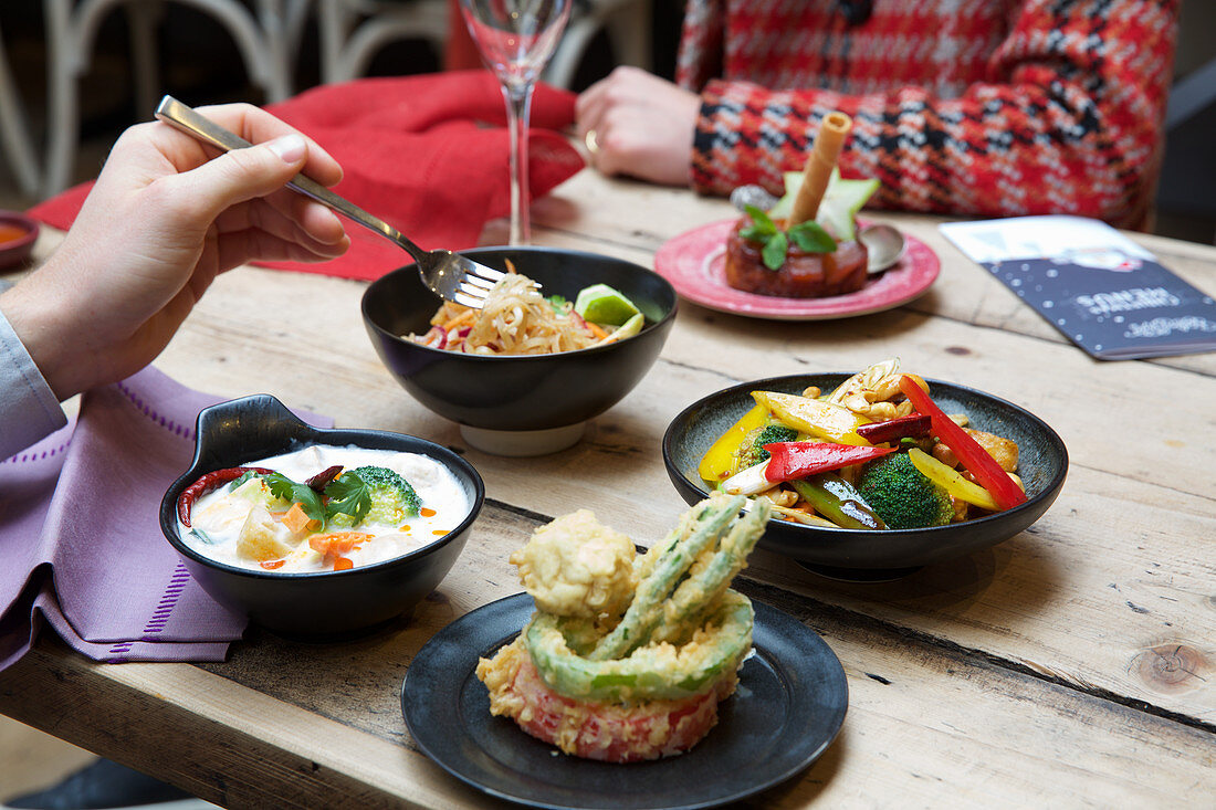 Thai Streetfood auf dem Tisch