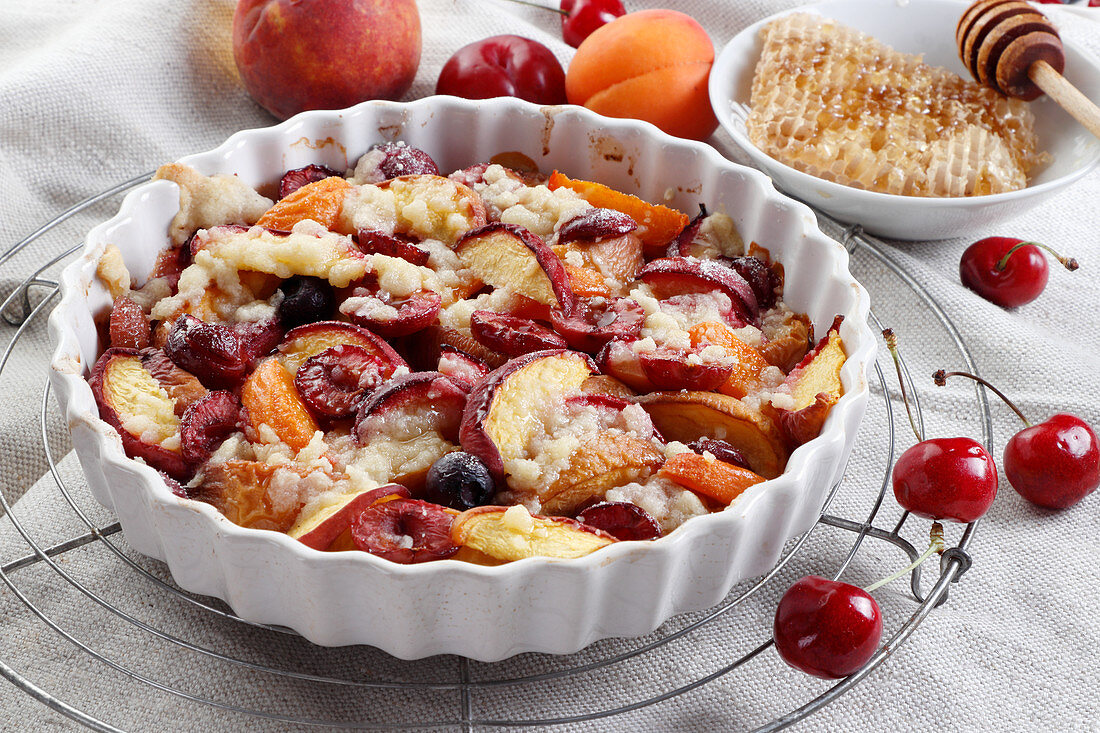 Baked fruit with crumble