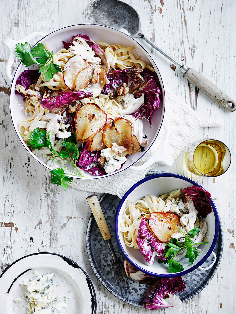 Fettuccine with chicken, pear and blue cheese