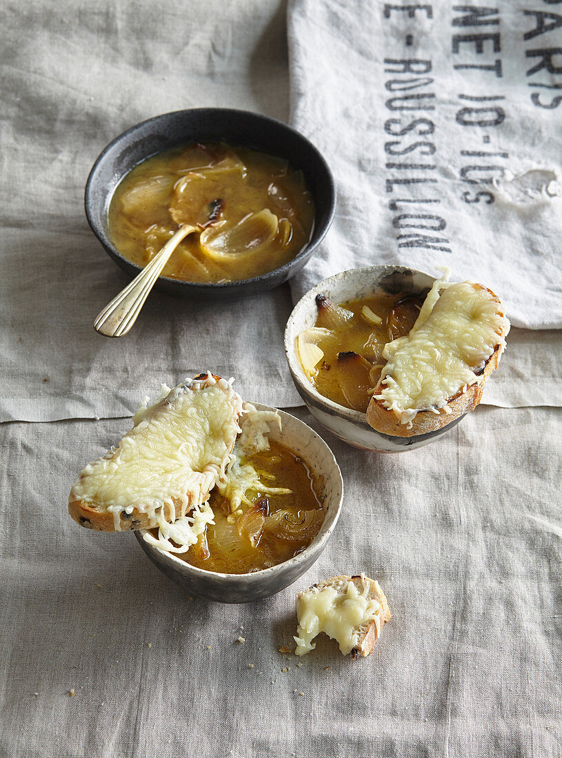 Onion soup with cheese bread