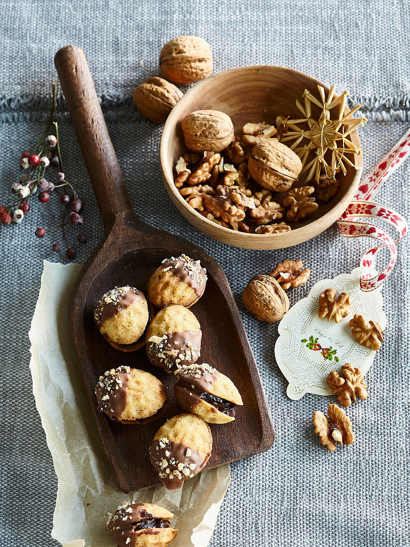 Gefüllte Nüsse (Weihnachtsplätzchen) mit Schokoladencreme