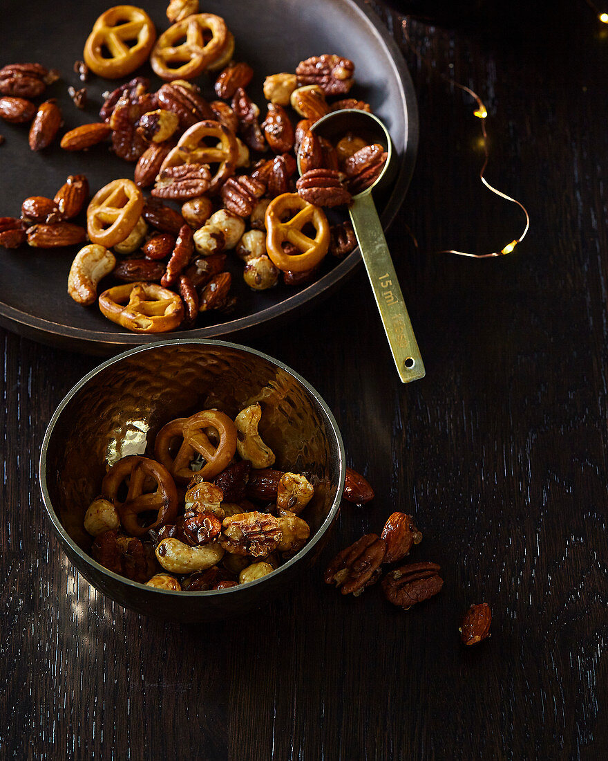 Mixture of nuts with pretzels