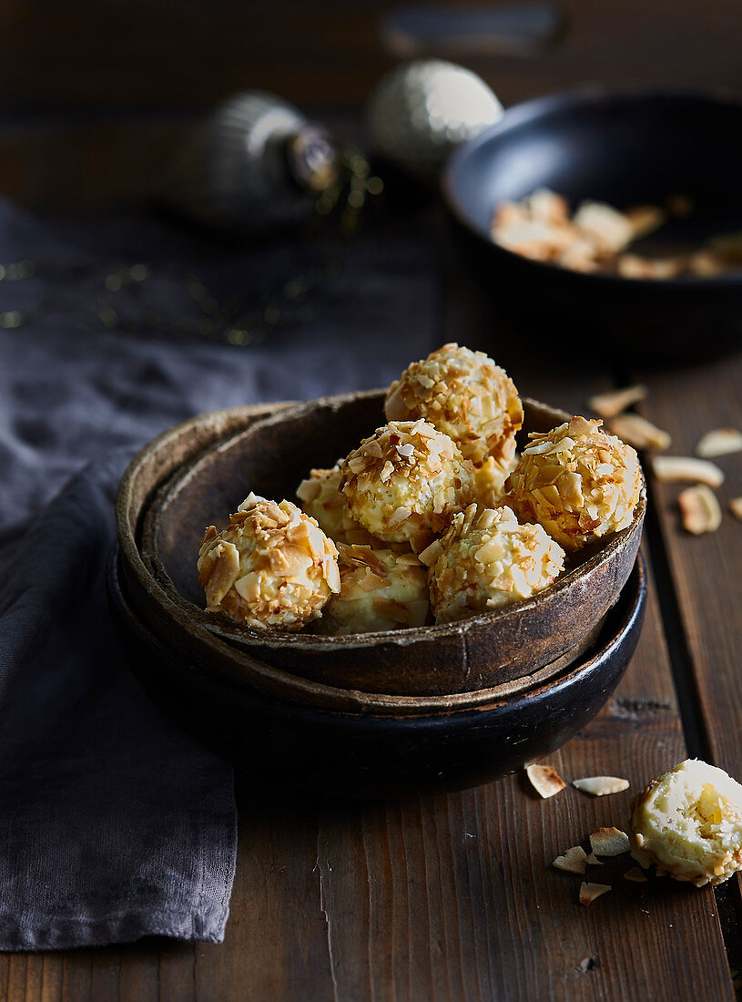 Non-baked coconut small balls