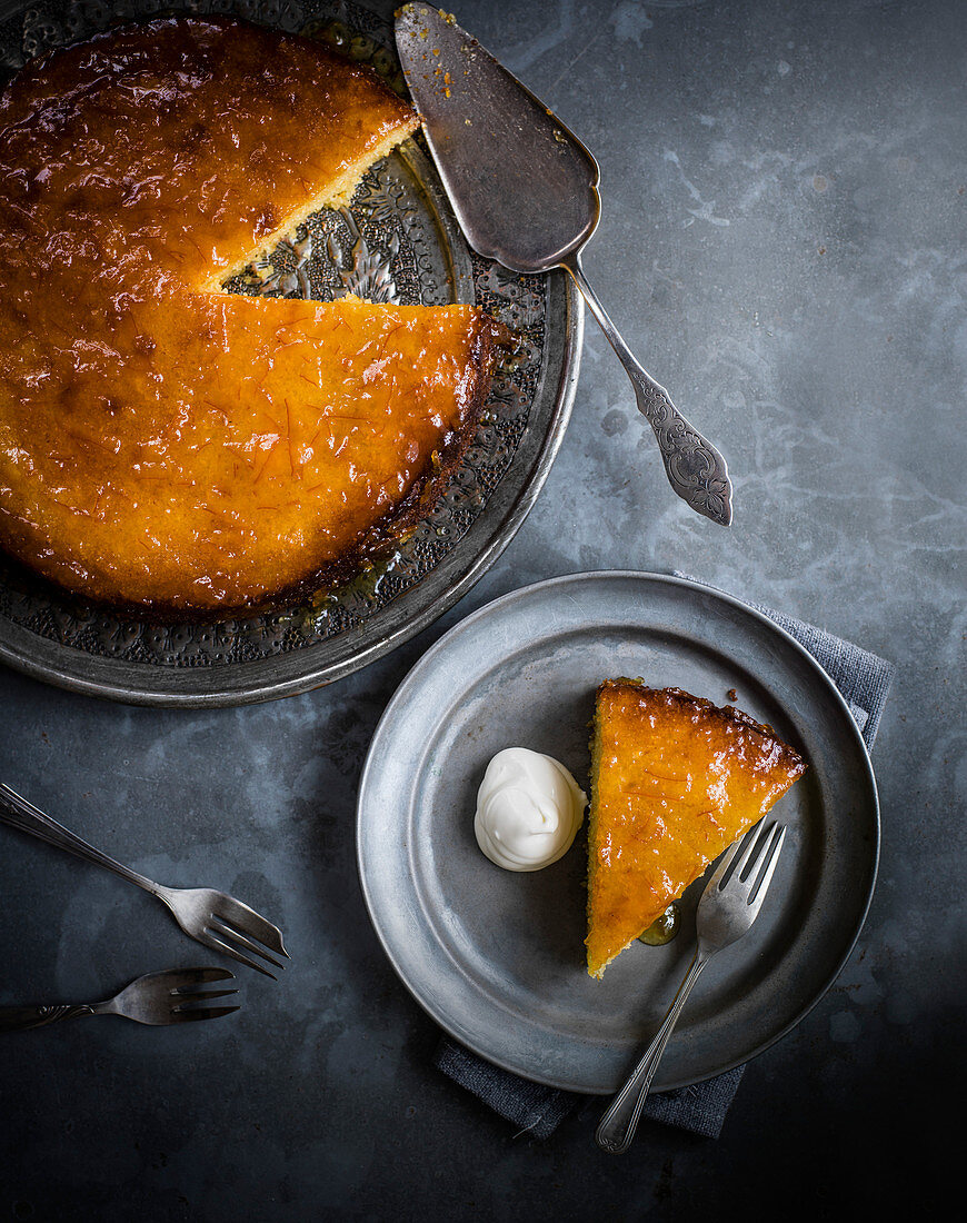 Polentakuchen mit Orangenmarmelade