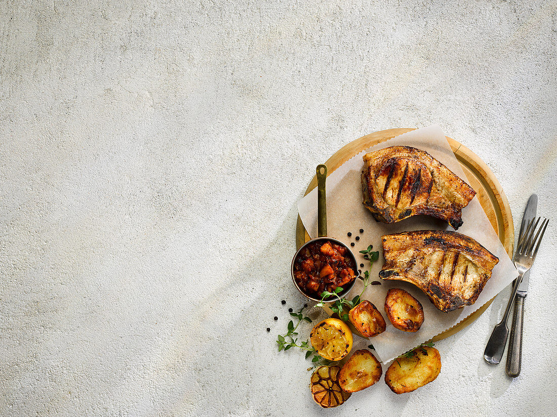 Fried pork chops with potatoes and garlic