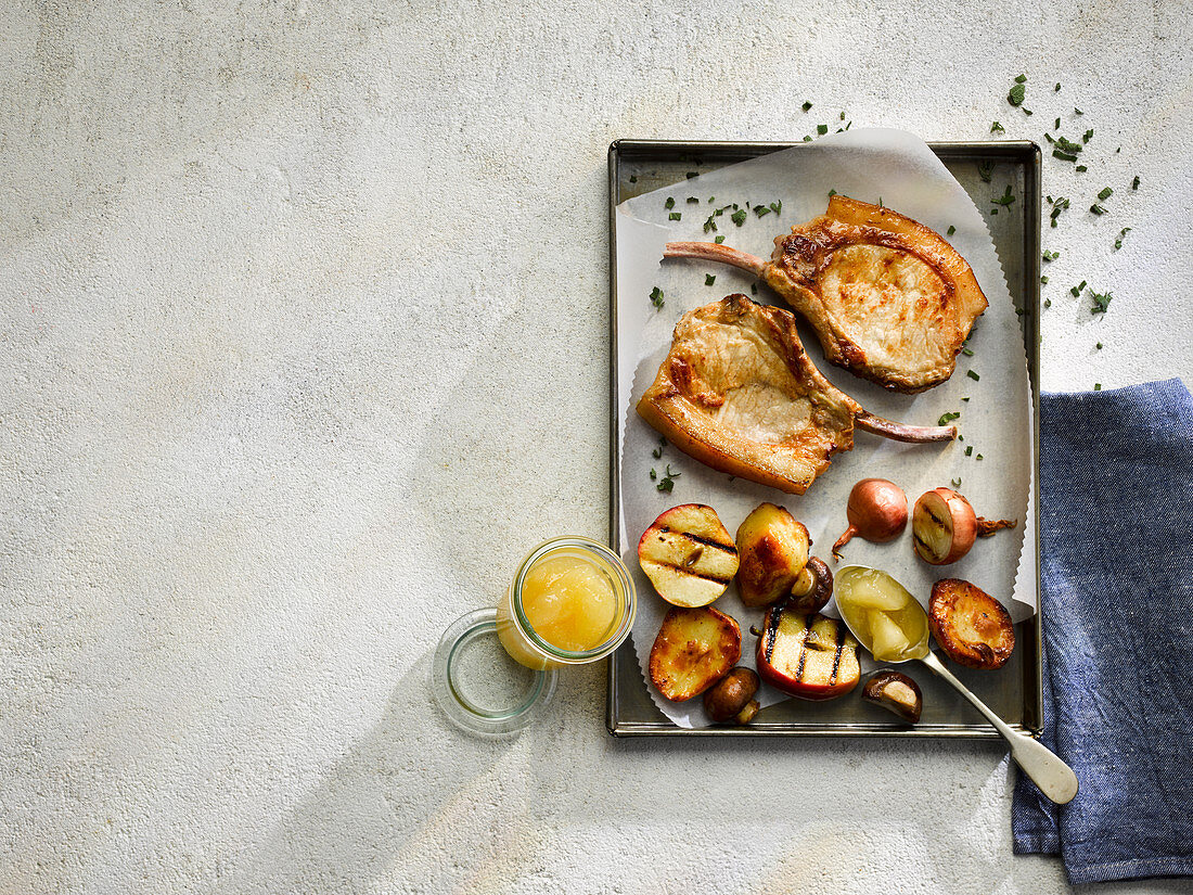 Fried pork chops with apples