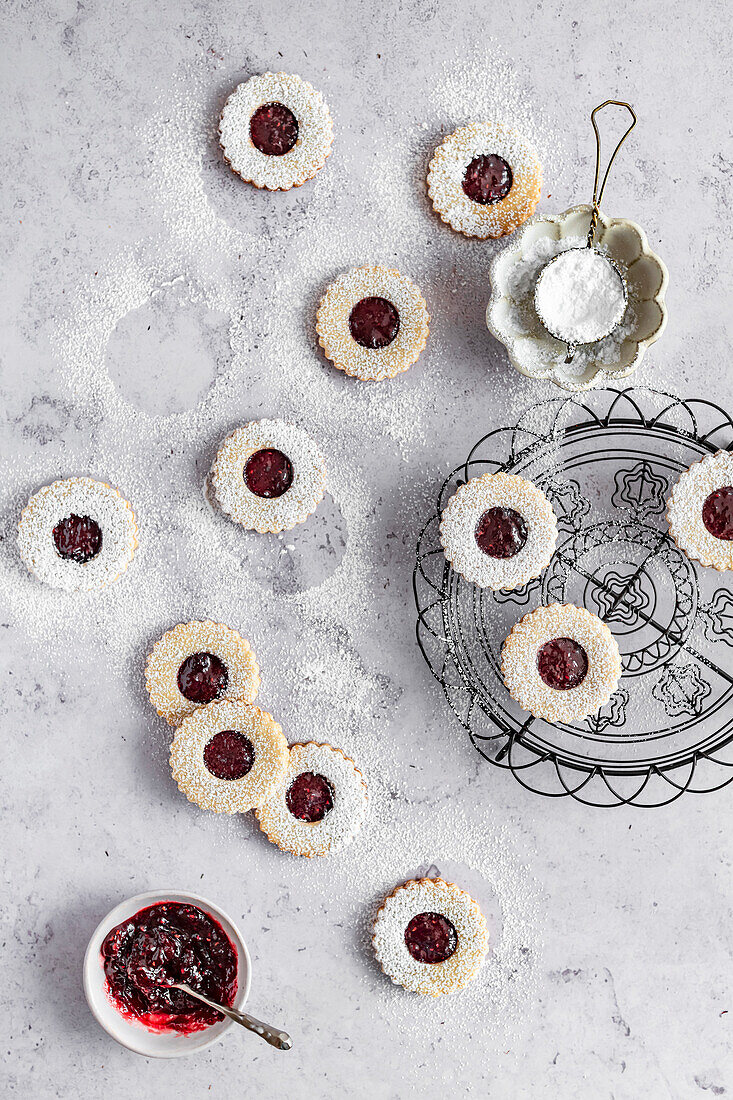 Linzer cookies