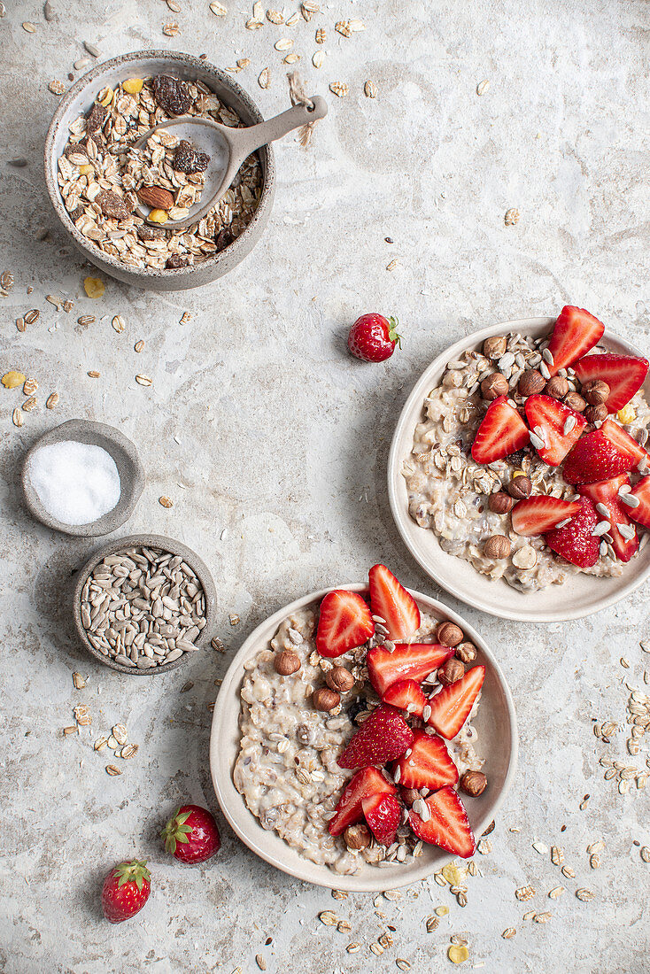 Porridge with strawberries and hazelnuts