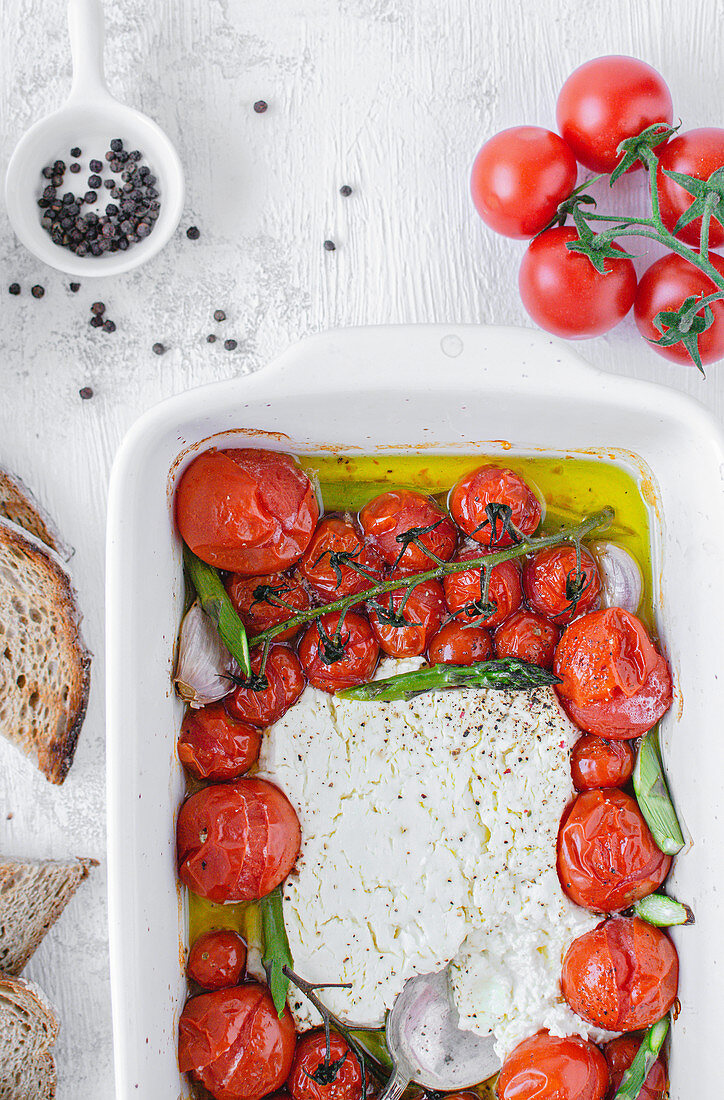 Gebackener Fetakäse mit Tomaten