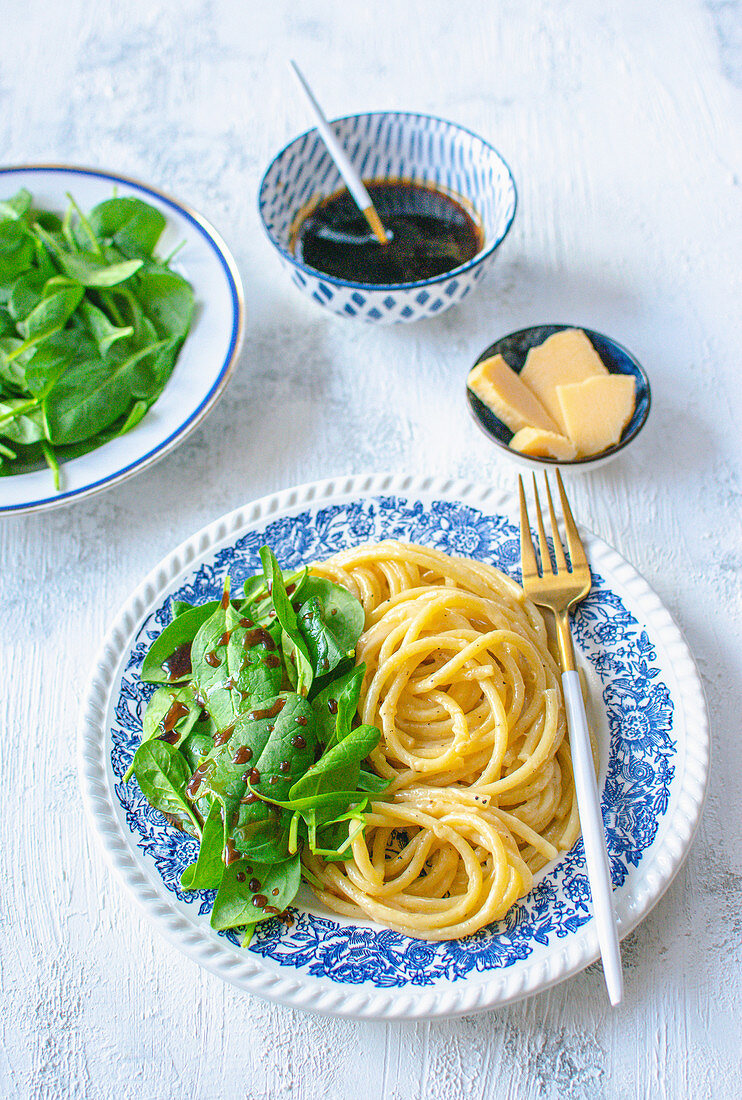 Cacio e pepe pasta with spinach and balsamic sauce