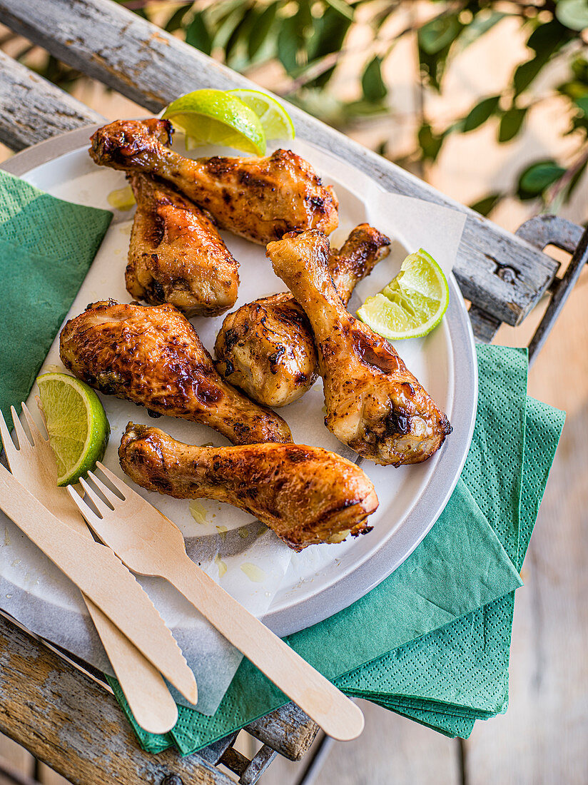 Sticky Drumsticks mit Limette und Kokos