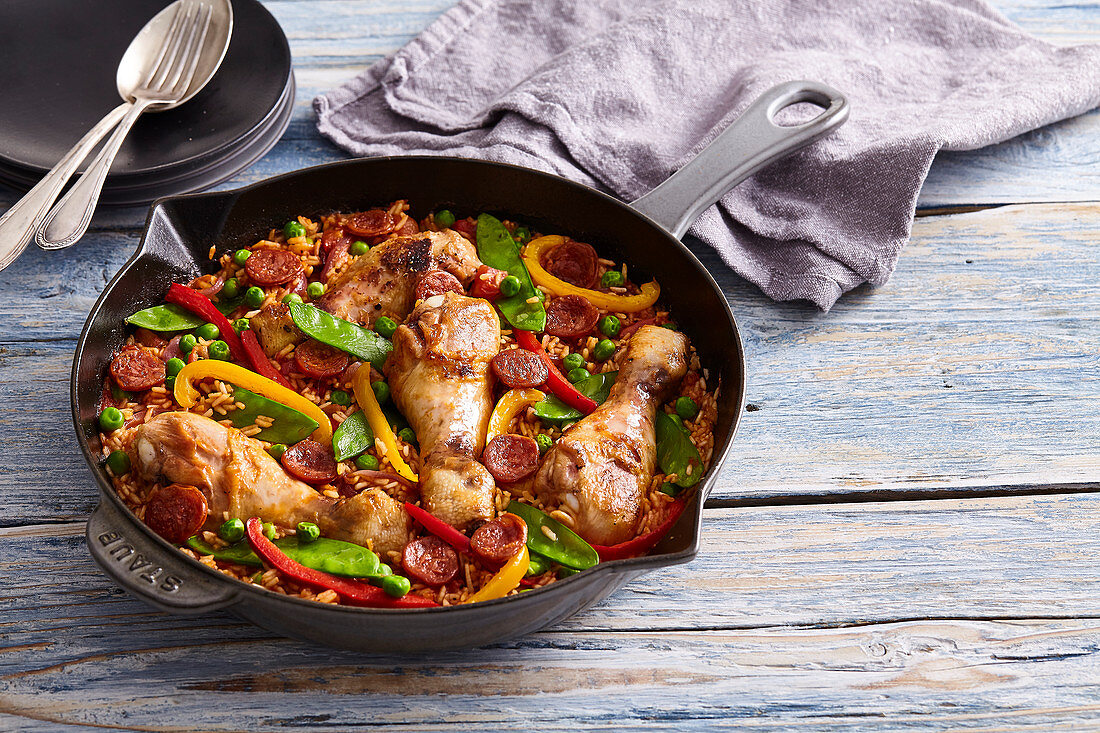 Paella mit Hähnchen und Chorizo