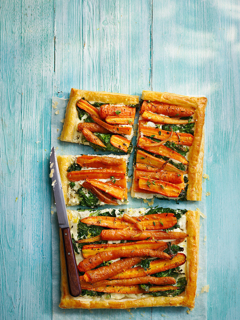 Karotten-Grünkohl-Tarte mit Zitronen-Feta