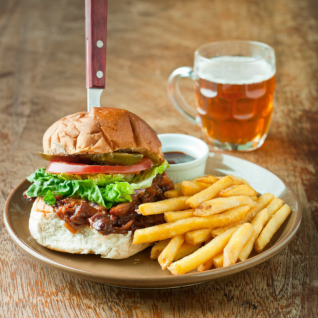 Pulled pork burger, with salad, lettuce and tomato