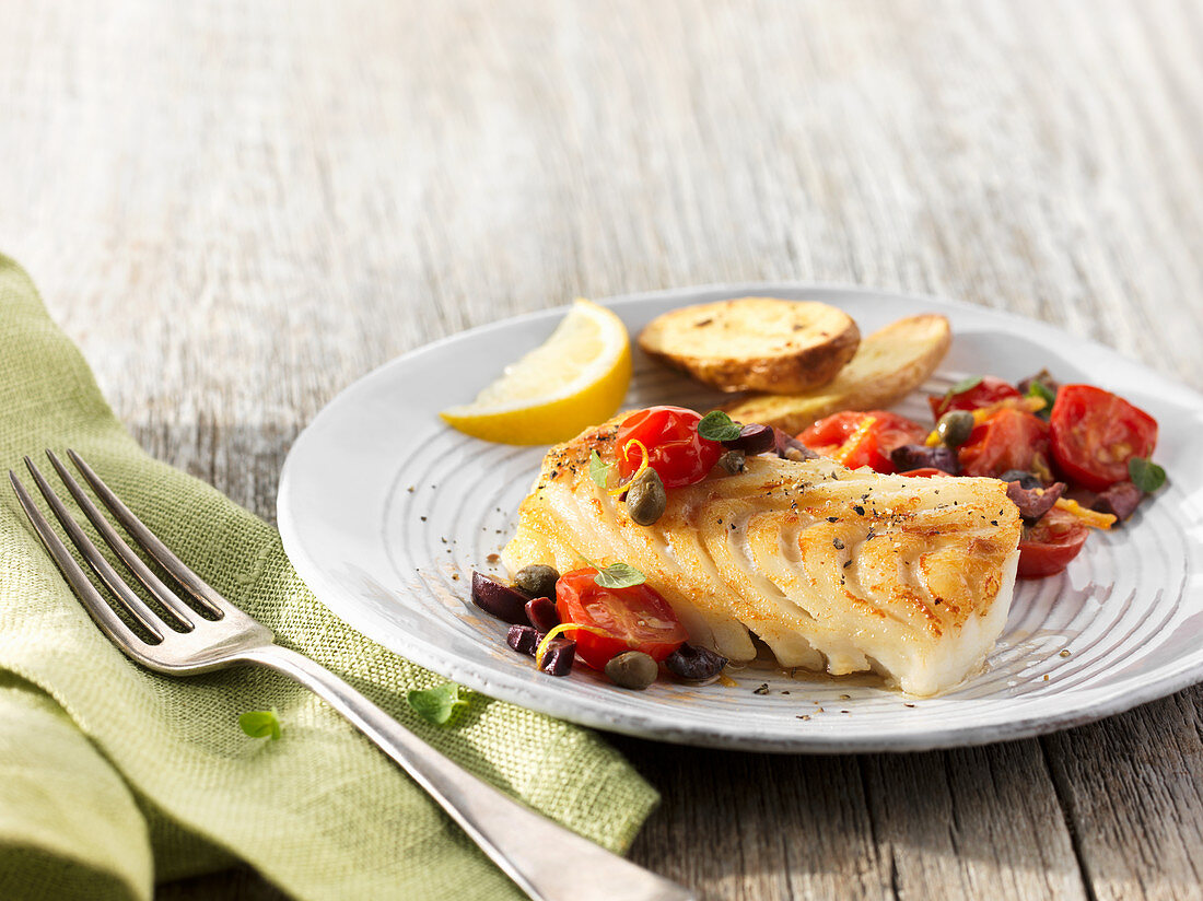 Gebackener wilder pazifischer Kabeljau mit Tomatensalat