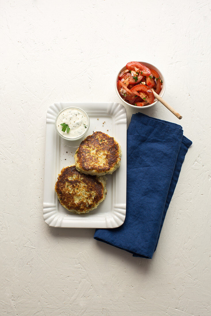 Blumenkohl-Feta-Pflanzerl mit Mayo-Dip