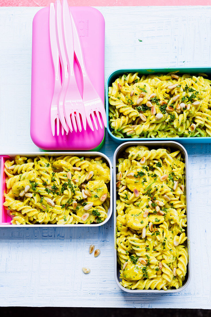 Pasta salad with fennel and bananas 'To Go'