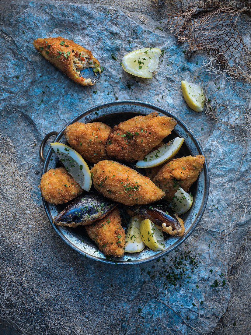 Fried mussels in batter