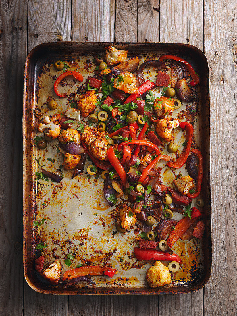 Spanish cauliflower with bell pepper and olives