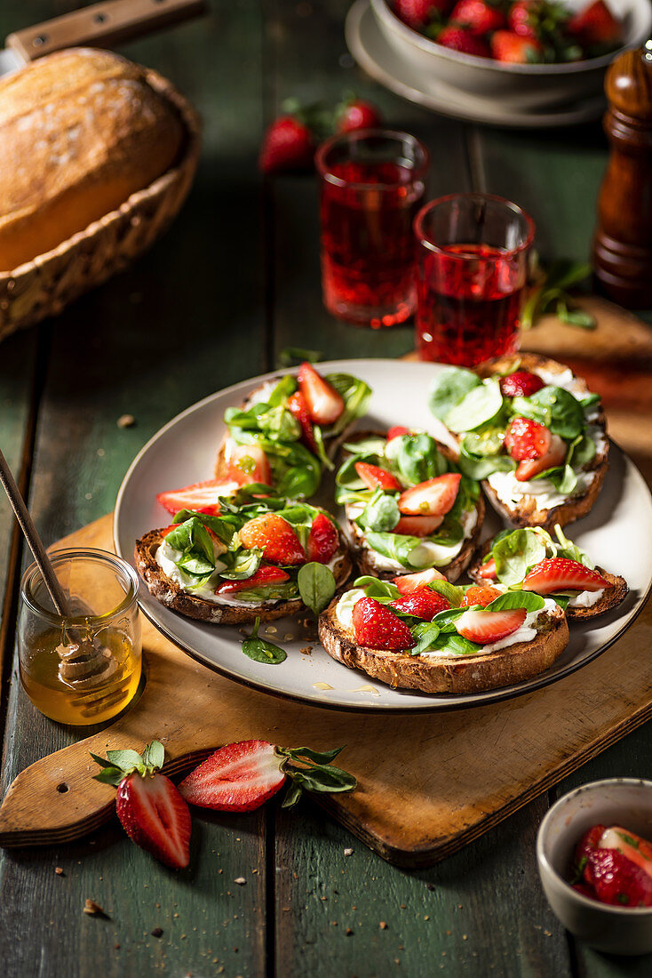 Bruschetta with strawberries, goat cheese and lamb's lettuce