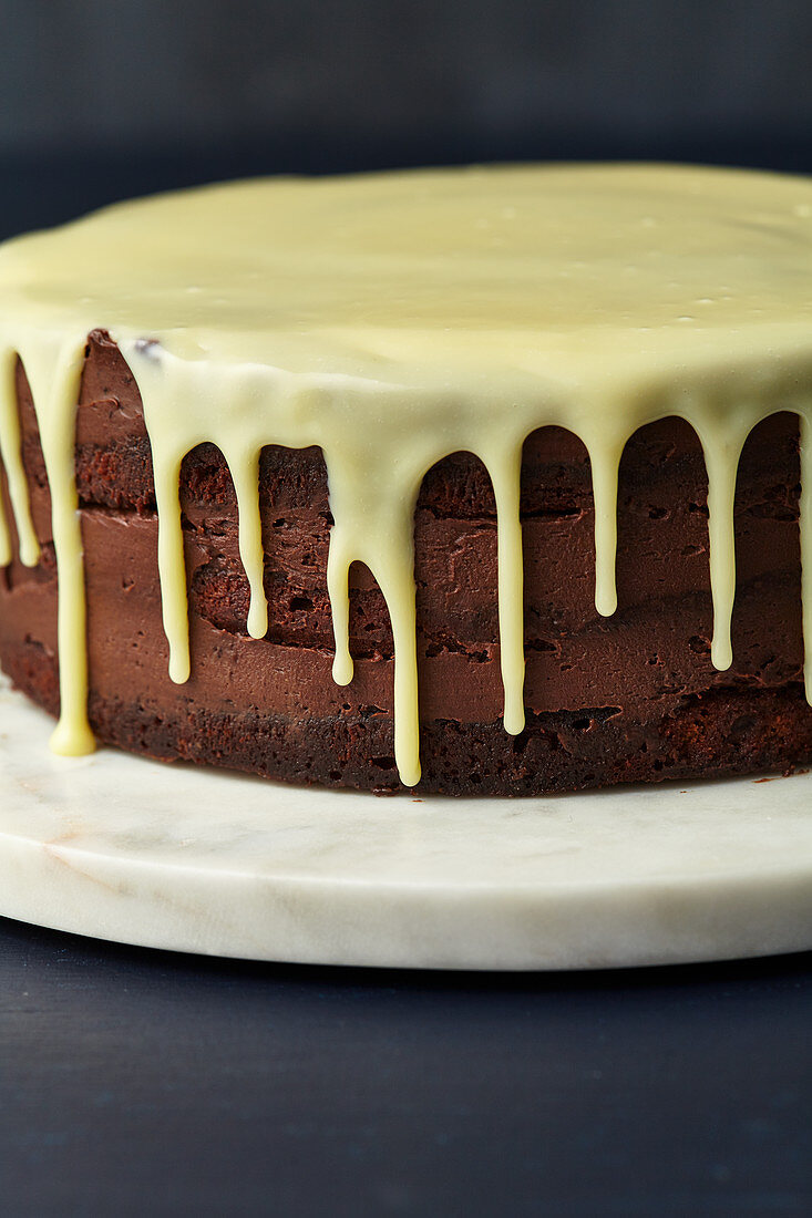 Men's cake with whiskey (very dark chocolate truffle cake)