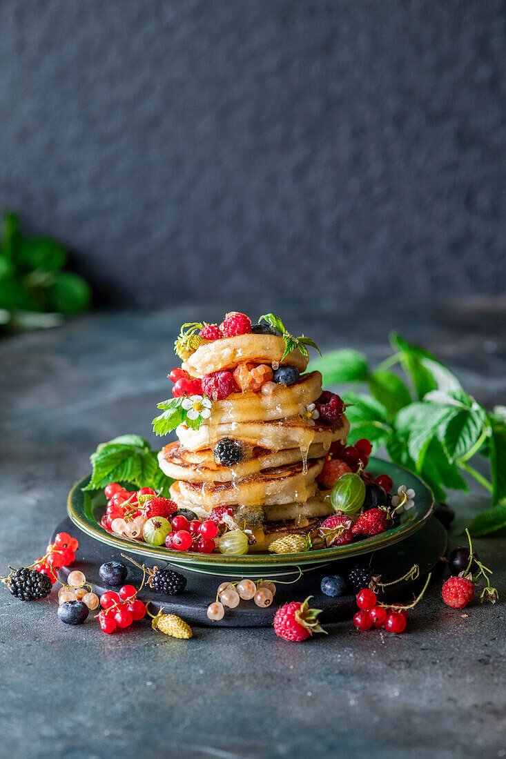 Pancakes mit Sommerbeeren