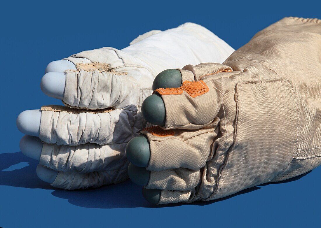 Spacesuit gloves