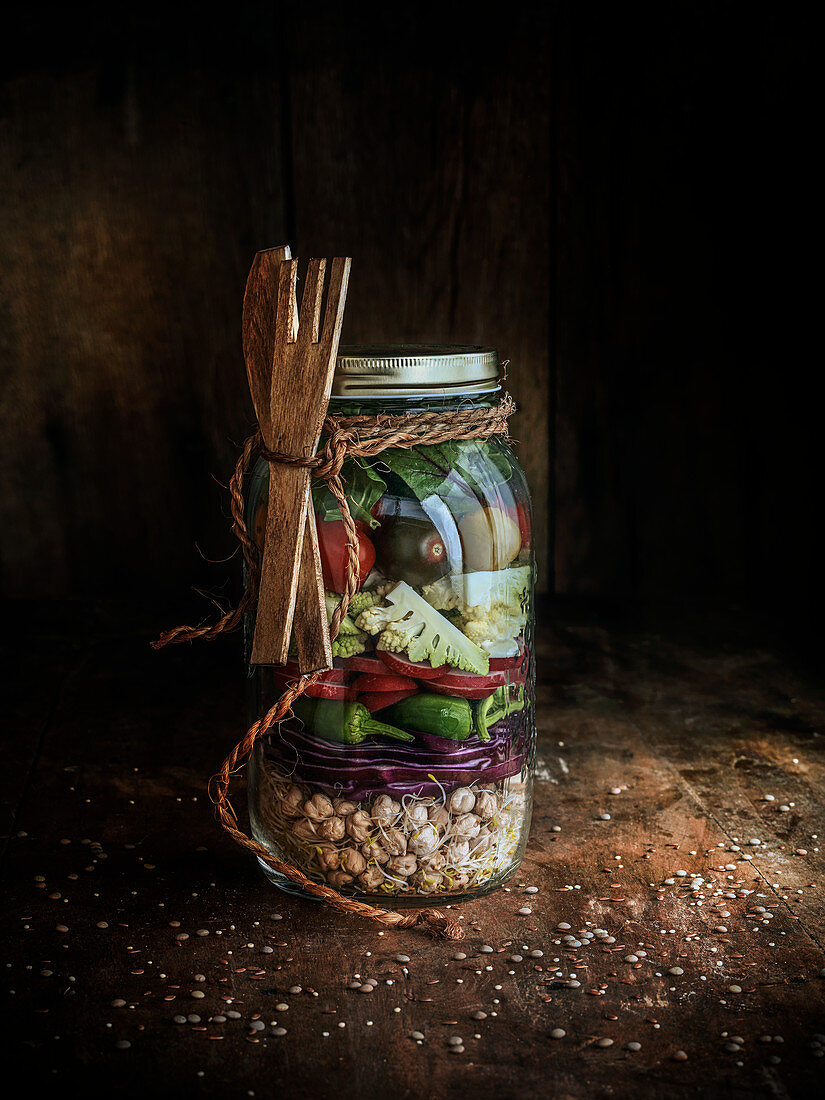 Vegetable salad 'To Go' in a screw-top jar