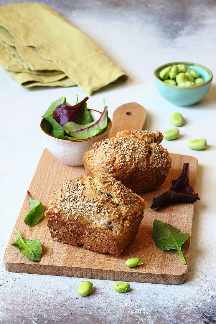 Mini bread with provolone and dried mushrooms