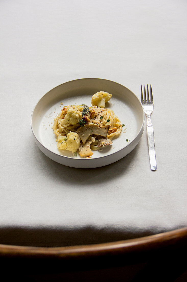 Spaghetti in a creamy cauliflower and mushroom sauce