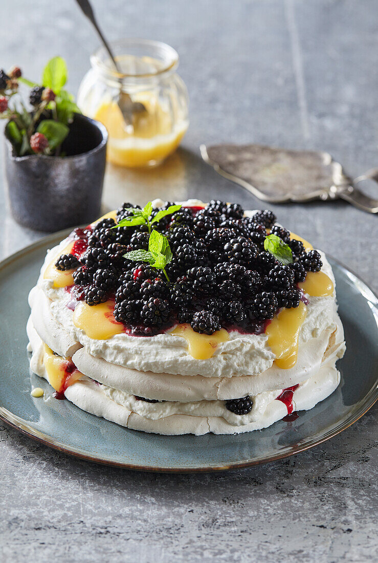 Meringue Pavlova with lemon cream and blackberries