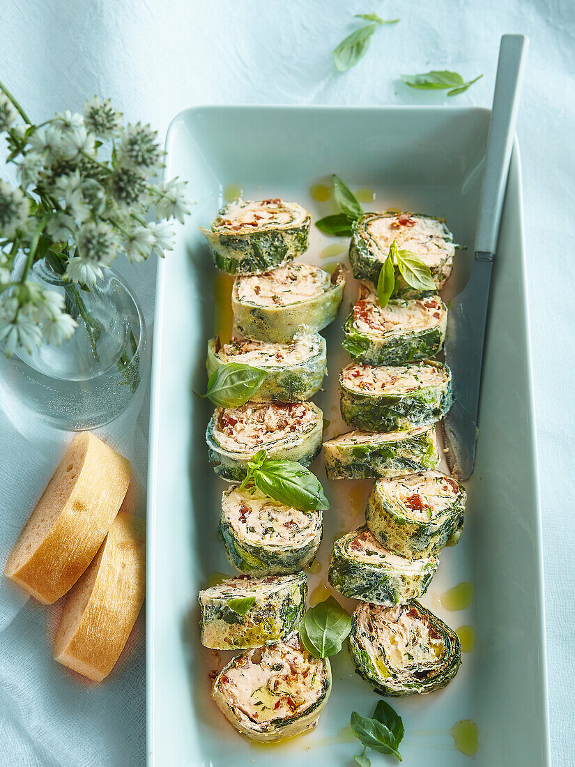 Spinach roll with dried tomatoes